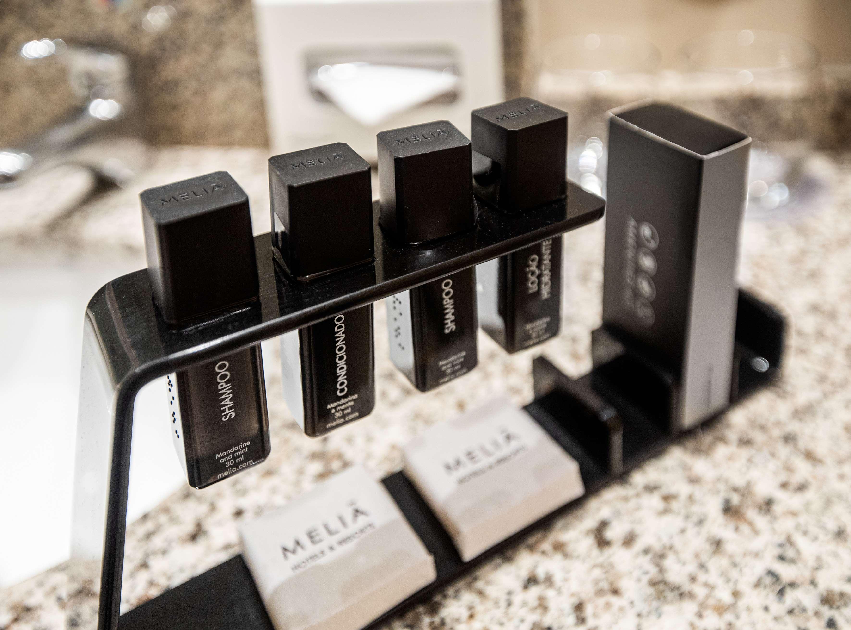 Melia Paulista Otel Sao Paulo Dış mekan fotoğraf A selection of amenities by the company