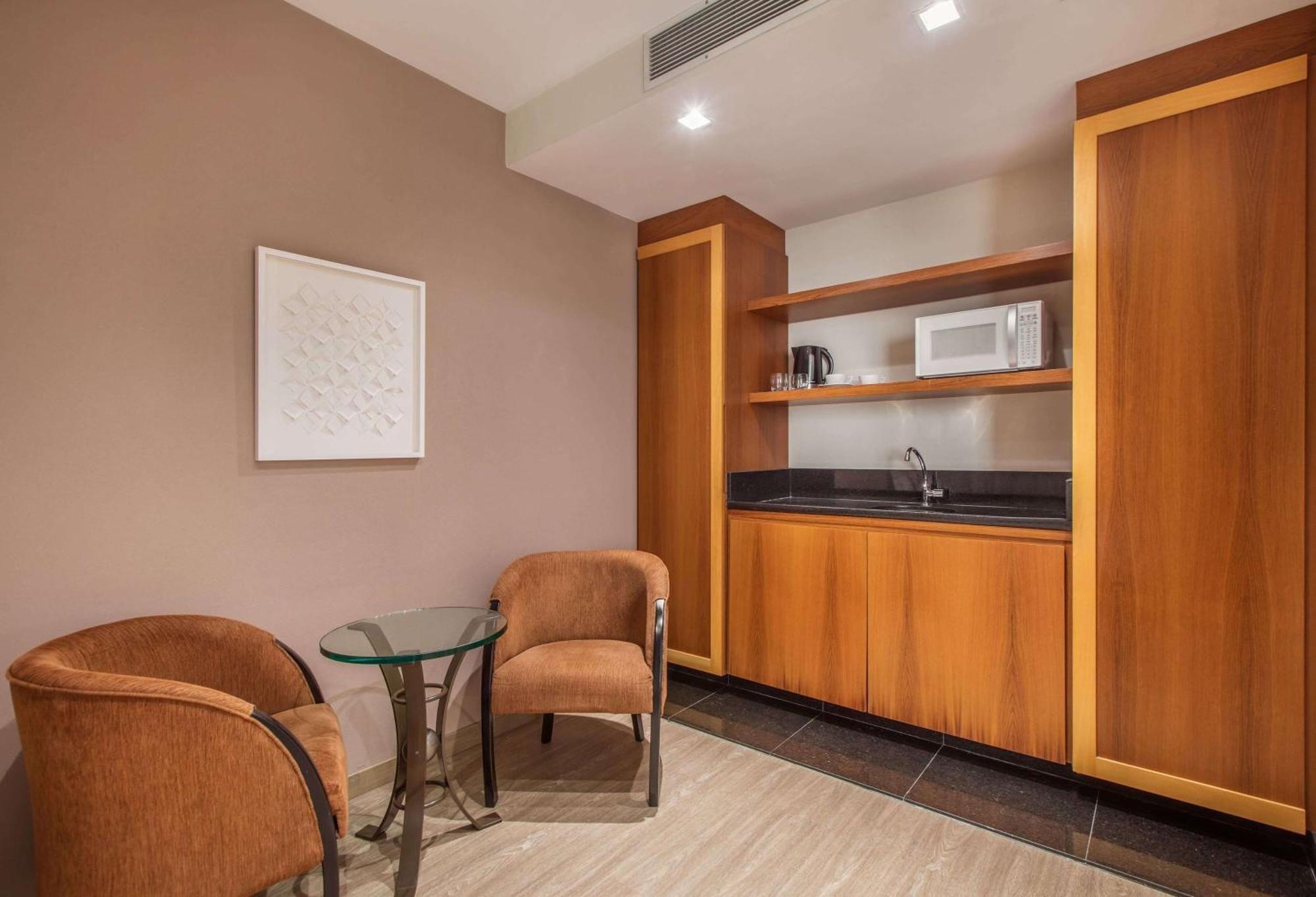 Melia Paulista Otel Sao Paulo Dış mekan fotoğraf A kitchenette in a hotel room